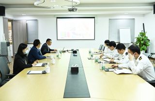 甬江海關(guān)趙關(guān)長(zhǎng)一行蒞臨國(guó)貿(mào)走訪調(diào)研
