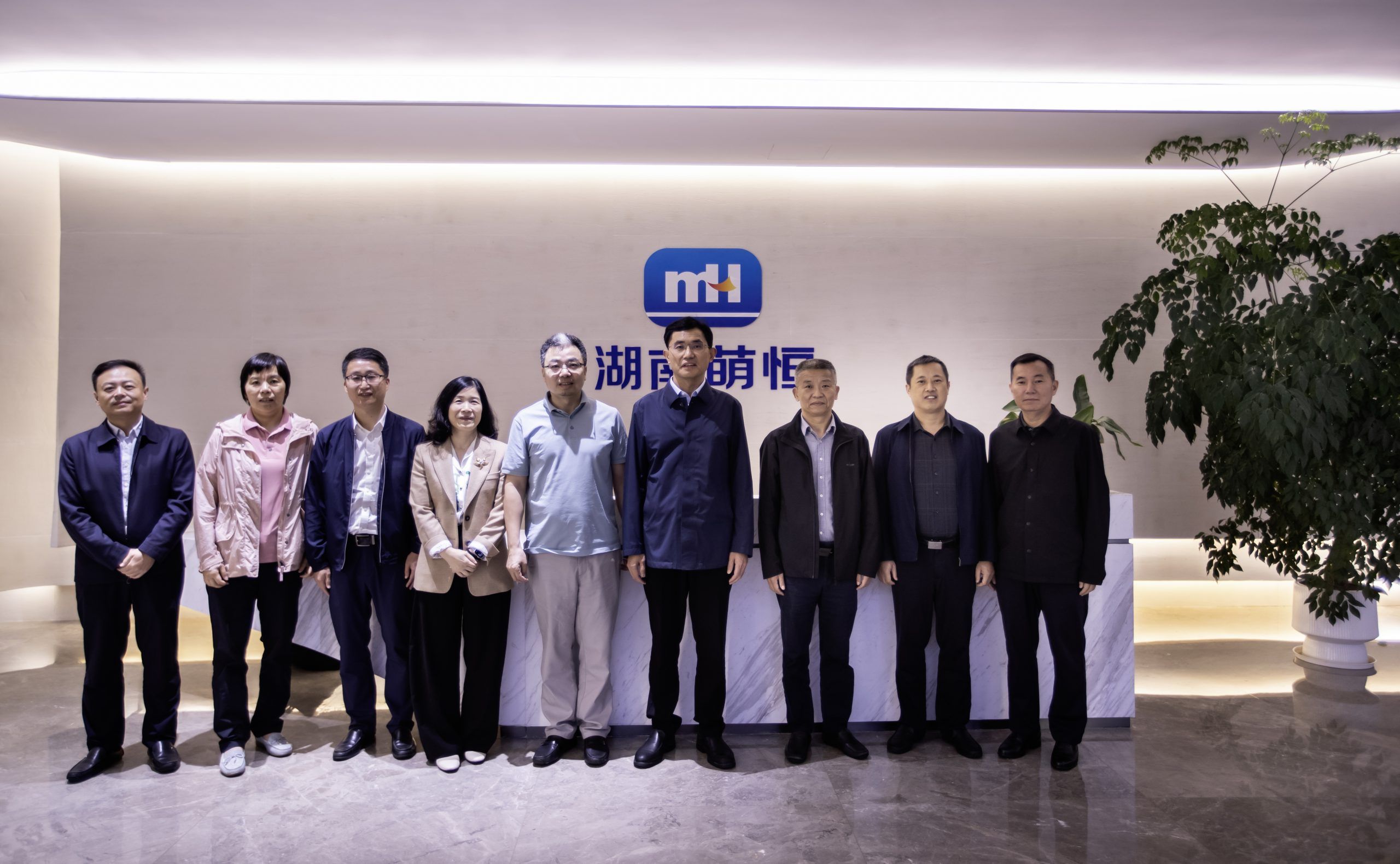 澧縣縣委書(shū)記王啟武一行蒞臨湖南萌恒考察交流